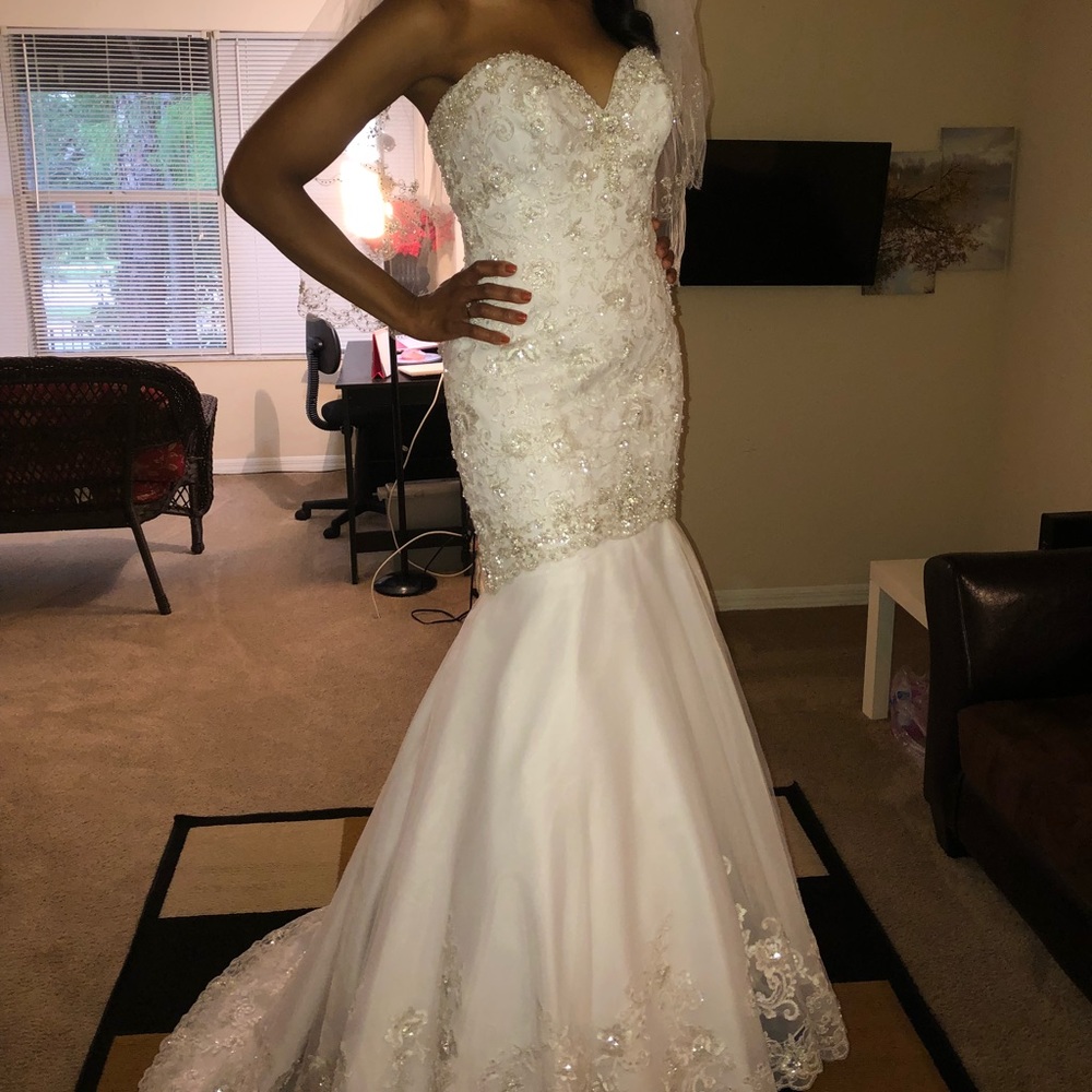 Absolutely Stunning Mori Lee Bridal Gown